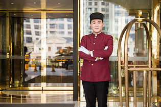 酒店管理大堂經理高清正版圖片下載——編號501124914，展現專業與優雅